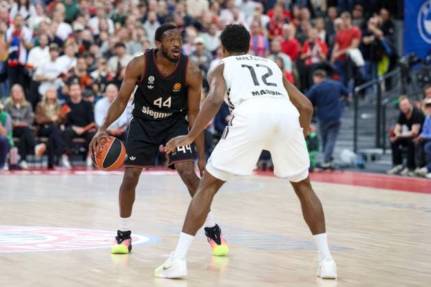 Kamar Baldwin FC Bayern Basketball, 44 with Theo Maledon Real Madrid, 12 , GER, FC Bayern Basketball vs Real Madrid, Basketball, Euroleague, Matchday 7, Season 2025 2026, 28 10 2025, GER, FC Bayern Basketball vs Real Madrid, Basketball, Euroleague, Matchday 7, Season 2025 2026, 28 10 2025 Munich Copyright: xEibner-Pressefoto JennixMaulx EP_JML