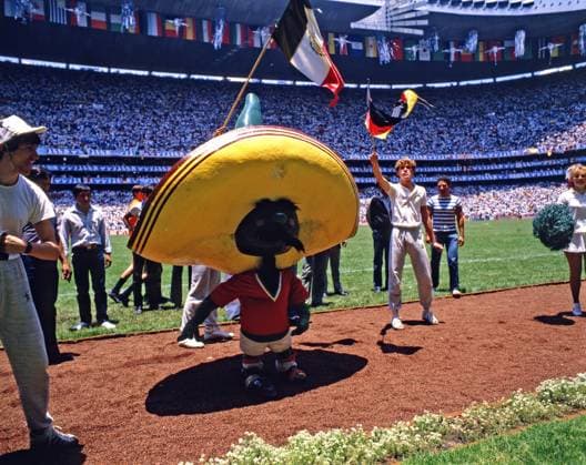 31 05 86 Bulgaria Italy Mexico, Mexico City, 31 05 1986, Soccer, FIFA World Cup 1986 in Mexico, Opening match, Bulgaria Italy 1 1 Mascot Pique
