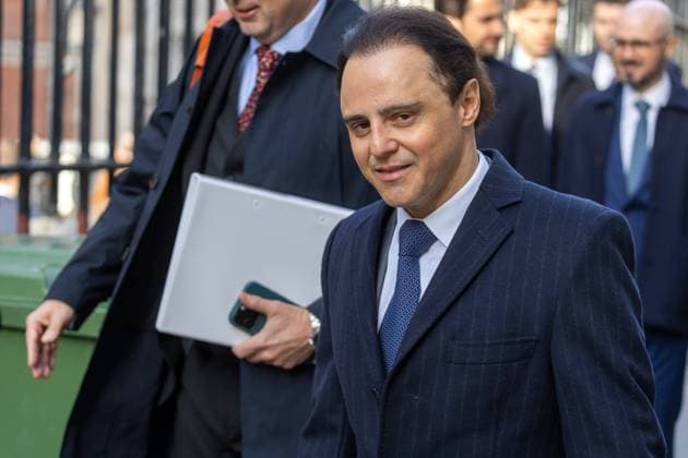 October 30, 2025, London, England, United Kingdom: Brazilian Formula One driver FELIPE MASSA arrives at the Royal Courts Of Justice where he is taking legal action against Formula One Management Limited, the FIA and Bernie Ecclestone over the 2008 World Championship, WM, Weltmeisterschaft in which he lost out to Lewis Hamilton by a single point following the Crashgate scandal at that year s Singapore Grand Prix. London United Kingdom - ZUMAs262 20251030_zip_s262_004 Copyright: xTayfunxSalcix
