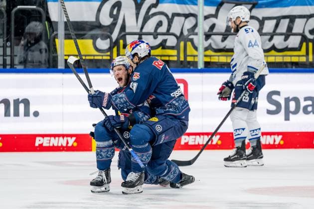 Markus Eisenschmid EHC Red Bull Muenchen, 11 celebrates with Patrick Hager EHC Red Bull Muenchen, 52 his goal for 1 0 GER, EHC Red Bull Muenchen vs Adler Mannheim, Ice Hockey, DEL, Matchday 16, Season 2025 2026, 31 10 2025 GER, EHC Red Bull Muenchen vs Adler Mannheim, Ice Hockey, DEL, Matchday 16, Season 2025 2026, 31 10 2025 Muenchen Copyright: xEibner-Pressefoto HeikexFeinerx EP_HFR