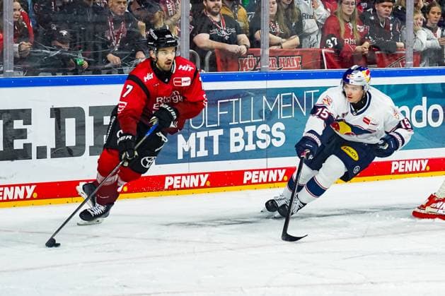 Ice Hockey Penny DEL 17 Matchday Cologne Sharks EHC Red Bull Munich on 02 11 2025 at the Lanxess Arena in Cologne Oliwer Kaski Cologne , left Nikolaus Heigl Munich , right According to the regulations of the DEL German Ice Hockey League, the publication and further utilization of the recordings in electronic media and end devices of all kinds during the ongoing game is not permitted xDMx