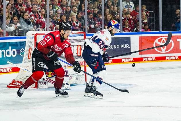 Ice Hockey Penny DEL 17 Matchday Cologne Sharks EHC Red Bull Munich on 02 11 2025 at the Lanxess Arena in Cologne Juhani Tyrväinen Cologne left Ryan Murphy Munich , right According to the regulations of the DEL German Ice Hockey League, the publication and further utilization of the recordings in electronic media and end devices of all kinds during the ongoing game is not permitted xDMx