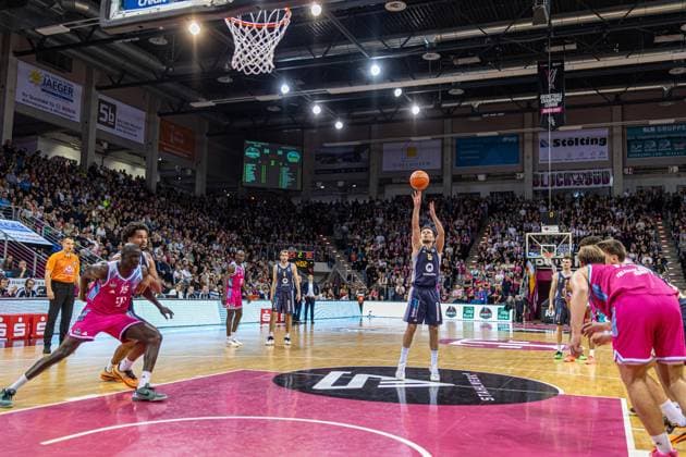 Martin Hermannsson ALBA Berlin, 15 on free throw Telekom Baskets Bonn vs ALBA Berlin Basketball, Basketball, easy Credit BBL, 06 Matchday, 2025 2026, 02 11 2025 Telekom Baskets Bonn vs ALBA Berlin, Basketball, easy Credit BBL, 06 Matchday, 2025 2026, 02 11 2025 Bonn Copyright: xEibner-Pressefoto GerhardxWingenx EP_GWR