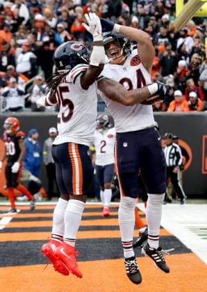 Chicago Bears tight end Colston Loveland (84) celebrates his touchdown catch with running back Kyle Monangai (25) against the Cincinnati Bengals during the second half of play at Paycor Stadium on Sunday, November 2, 2025 in Cincinnati, Ohio. KYP20251102016 JOHNxSOMMERSxII