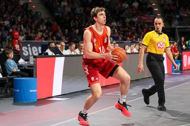 Justinian Jessup FC Bayern Basketball, 10 with ball, GER, FC Bayern Basketball vs MLP Academics Heidelberg, Basketball, easycredit Basketball Bundesliga, Matchday 6, Season 2025 2026, 03 11 2025, GER, FC Bayern Basketball vs MLP Academics Heidelberg, Basketball, easycredit Basketball Bundesliga, Matchday 6, Season 2025 2026, 03 11 2025 Muenchen Copyright: xEibner-Pressefoto JennixMaulx EP_JML