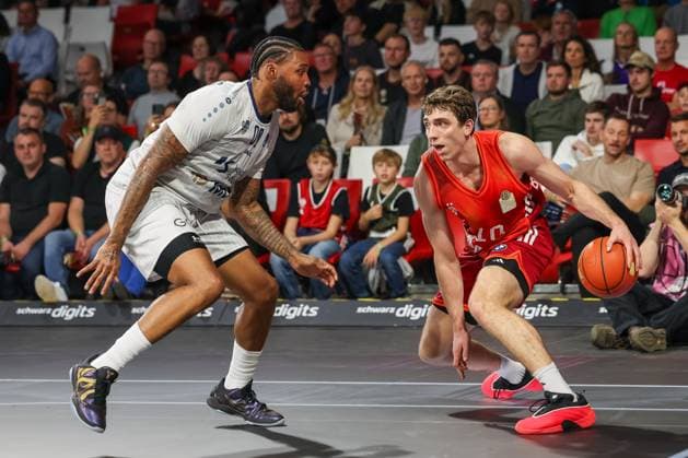 Justinian Jessup FC Bayern Basketball, 10 with Marcus Weathers MLP Academics Heidelberg, 00 , GER, FC Bayern Basketball vs MLP Academics Heidelberg, Basketball, easycredit Basketball Bundesliga, Matchday 6, 2025 2026 season, 03 11 2025, GER, FC Bayern Basketball vs MLP Academics Heidelberg, Basketball, easycredit Basketball Bundesliga, Matchday 6, 2025 2026 season, 03 11 2025 Munich Copyright: xEibner-Pressefoto JennixMaulx EP_JML