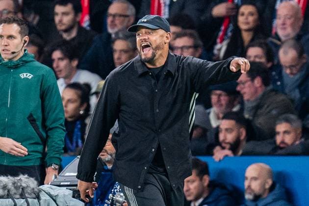 04 11 2025, Paris Saint Germain vs FC Bayern Munich, UEFA Champions League, 04 Matchday Vincent Kompany FC Bayern Muenchen,Coach coaches his team loudly Copyright: xBahhoxKarax