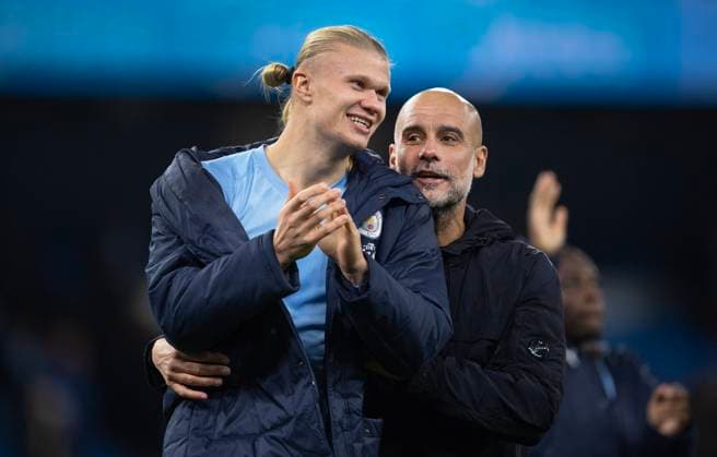 Manchester City v Bournemouth - Premier League MANCHESTER, ENGLAND - NOVEMBER 2: Erling Haaland of Manchester City and manager Pep Guardiola greet each other after the Premier League match between Manchester City and Bournemouth at Etihad Stadium on November 2, 2025 in Manchester, England. Erling Haaland; Pep Guardiola Manchester Etihad Stadium England United Kingdom Copyright: xVisionhausx 776340451