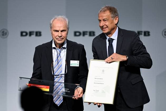 GER, Bernhard Dietz Honorary DFB captain at his appointment with Jürgen Klinsmann at the 45th Ordinary DFB Bundestag at the DFB Campus in Frankfurt am Main, 7 11 2025 45th Ordinary DFB Bundestag in Frankfurt am Main Frankfurt am Main Copyright: xEibner-Pressefoto FlorianxWiegandx EP_FWD