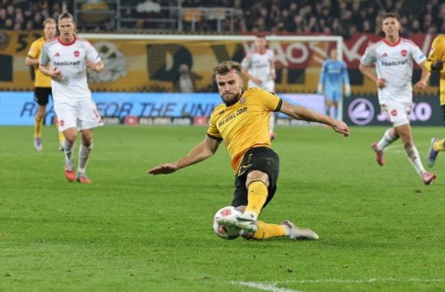 07 11 2025 Soccer Season 2025 2026 2 Soccer Bundesliga 12 Matchday SG Dynamo Dresden SGD 1 FC Nuremberg FCN Club Sportfoto Zink DaMa xdaxmax DFL regulations prohibit any use of photographs as image sequences and or quasi video only for editorial use Lars Bünning Buenning 23, SG Dynamo Dresden SGD