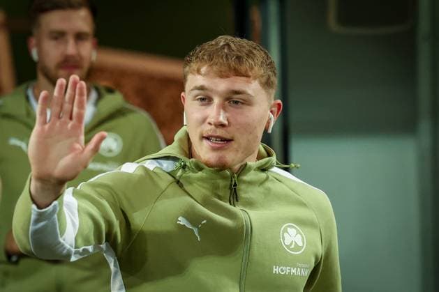 Silas Joel Pruefrock 43 Spvgg Greuther Fuerth greets, SpVgg Greuther Fuerth vs SC Preussen Muenster, Football, Men, DFL, 2 Bundesliga, Season 2025 2026, Sportpark Ronhof Thomas Sommer, Matchday 12, 07 11 2025 Fuerth Bavaria Germany Copyright: xkolbert-press MartinxAgüerax