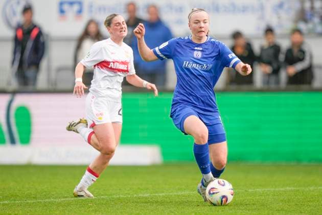 09 11 2025, Hänsch Arena, Meppen, GER, 2 Frauen Bundesliga SV Meppen vs VfB Stuttgart, 1 0 Goalscorer Bente Marie Bode SV Meppen 14 shortly before the shot on goal DFL REGULATIONS PROHIBIT ANY USE OF PHOTOGRAPHS AS IMAGE SEQUENCES AND OR QUASI VIDEO Meppen Lower Saxony Germany Hänsch Arena