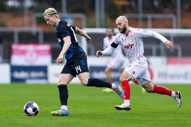 Regionalliga West Fortuna Köln SC Paderborn U21, 09 11 2025 Anton Bäuerle SC Paderborn U21, 14 , Adrian Stanilewicz Fortuna Köln, 20 Regionalliga West, Fortuna Köln SC Paderborn U21, 15 Matchday, on 09 11 2025, Südstadion, Cologne Copyright: xBEAUTIFULxSPORTS Meuselx