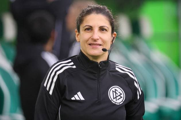 Wolfsburg, Germany 08 November 2025 1 BL Women 2025 2026 VfL Wolfsburg vs Eintracht Frankfurt In picture Referee Riem Hussein Germany DFB regulations prohibit any use of photographs as image sequences and or quasi video Volkswagen Arena Niedersachsen Copyright: xFotostandx xFantinix
