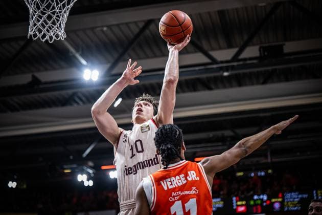1 Basketball Bundesliga, easyCredit BBL, Season 2025 2026, Men, Main Round, 7 Matchday, 09 11 2025, RASTA Vechta FC Bayern München Basketball Justinian Jessup 10 FC Bayern München Basketball at Korbleger Vechta RASTA Dome Niedersachsen Germany