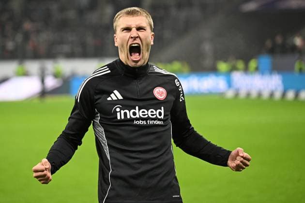 09 11 2025, xjhx, Soccer 1 Bundesliga, Eintracht Frankfurt 1 FSV Mainz 05 v l jubilation, joy about the victory Rasmus Kristensen Eintracht Frankfurt DFL DFB REGULATIONS PROHIBIT ANY USE OF PHOTOGRAPHS as IMAGE SEQUENCES and or QUASI VIDEO Frankfurt am Main