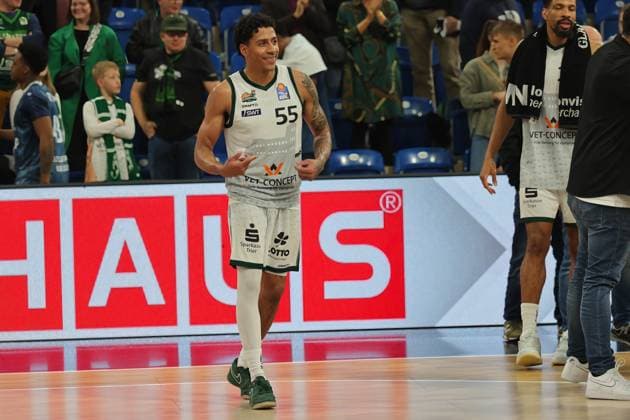 Eli Brooks Vet Concept Gladiators Trier, 55 GER, MLP Academics Heidelberg vs Vet Concept Gladiators Trier, basketball, easycredit Basketball Bundesliga, 7 matchday, season, 2025 2026, 09 11 2025 action, single image, cropped image, full body, full body, whole figure, joy, happy, satisfied, GER, MLP Academics Heidelberg vs Vet Concept Gladiators Trier, basketball, easycredit Basketball Bundesliga, 7 matchday, season, 2025 2026, 09 11 2025 Heidelberg Copyright: xEibner-Pressefoto JoergxHirschx EP_JHH