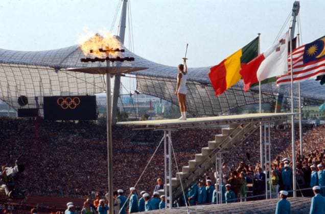 Olympic Summer Games Munich 1972 Opening ceremony the German Light athlete Günter Tooth ignites the Olympic Fire at the solemn Opening the Olympic Summer Games 1972 in Munich Olympic Stadium Munich Bavaria Germany Copyright: xUnitedxArchivesx xSvenxSimonxSportx SVS_95010000005