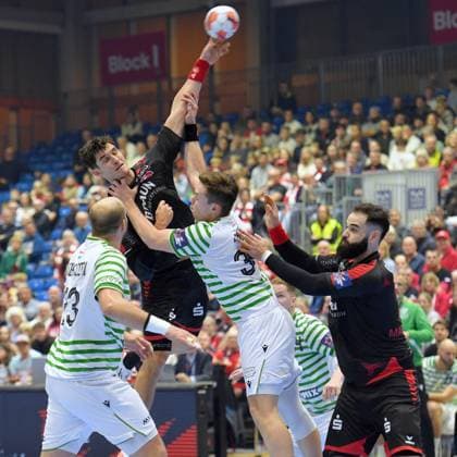 Nikolaj Enderleit MT Melsungen 4 on the ball , David Debreczeni FTC Green Collect 23 L , Miklos Karai FTC Green Collect 34 , Ruben Marchan MT Melsungen 2 R , GER, MT Melsungen Ferencvarosi Torna Club Green Collect Budapest HUN l, Handball, EHF European League Maenner, Group Matches, Season 2025 2026, 11 11 2025, GER, MT Melsungen FTC Green Collect, Handball, EHF Maenner, Group Matches, Season 2025 2026, 11 11 2025 Kassel Copyright: xEibner-Pressefotox xRolandxSippex EP_RSL