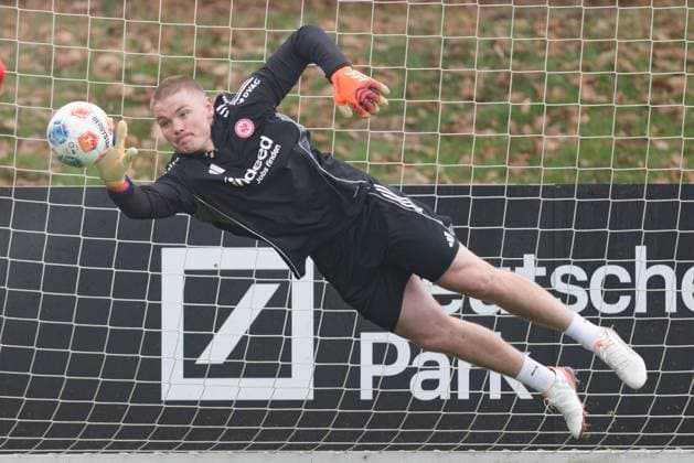Training Eintracht Frankfurt rugby player Anton Segner takes part in the goalkeeper training Training of Eintracht Frankfurt on November 12, 2025 at Deutsche Bank Park in Frankfurt am Main , Frankfurt am Main Hessen Germany Deutsche Bank Park