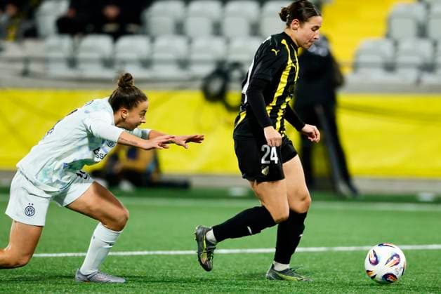 GÖTEBORG, SWEDEN 20251112 Häckens Tabitha Tindell and Inters Chiara Robustellini during Wednesdays womens Europa Cup soccer match between BK Häcken FF and Inter at Bravida Arena Hisingen Arena GÖTEBORG SWEDEN x9200x  Copyright: xAdamxIhse TTx EUROPA CUP HÄCKEN-INTER