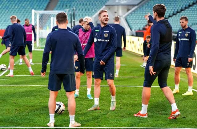 Russia Soccer Friendly Russia Training 9046472 14.11.2025 Russia s Maksim Glushenkov, centre, attends a training session ahead of the friendly soccer match against Chile on November 15 at the Fisht Olympic Stadium in the Sirius federal territory, Krasnodar region, Russia. Alexander Vilf Sputnik Federal territory Sirius Russia Copyright: xAlexanderxVilfx