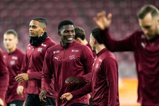 GENEVA SWITZERLAND, 20251114 Swiss striker Breel Embolo with his teammates as the Swiss mens national soccer team trains at the Stade de Geneve ahead of their World Cup qualifier against Sweden tomorrow GENEVA SWITZERLAND x10050x  Copyright: xPontusxLundahl TTx SCHWEIZ FOTBOLLSLANDSLAG