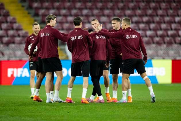 GENEVA SWITZERLAND, 20251114 The Swiss national football team is practicing at the Stade de Geneve for the World Cup qualifier against Sweden tomorrow GENEVA SWITZERLAND x10050x  Copyright: xPontusxLundahl TTx SCHWEIZ FOTBOLLSLANDSLAG