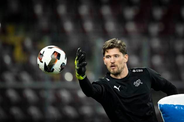 GENEVA SWITZERLAND, 20251114 Swiss goalkeeper Gregor Kobel as the Swiss mens national soccer team trains at the Stade de Geneve ahead of their World Cup qualifier against Sweden tomorrow GENEVA SWITZERLAND x10050x  Copyright: xPontusxLundahl TTx SCHWEIZ FOTBOLLSLANDSLAG