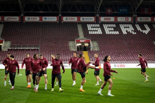 GENEVA SWITZERLAND, 20251114 The Swiss national football team is practicing at the Stade de Geneve for the World Cup qualifier against Sweden tomorrow GENEVA SWITZERLAND x10050x  Copyright: xPontusxLundahl TTx SCHWEIZ FOTBOLLSLANDSLAG