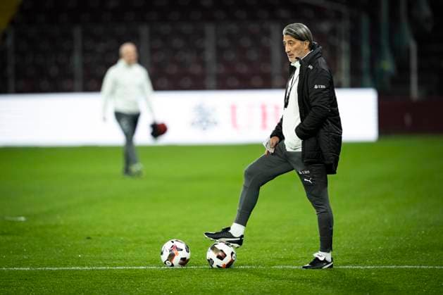 GENEVA SWITZERLAND, 20251114 Swiss national team captain Murak Yakin as the Swiss men s national football team trains at the match arena, Stade de Geneve, ahead of the World Cup qualifying match against Sweden tomorrow GENEVA SWITZERLAND x10050x  Copyright: xPontusxLundahl TTx SWITZERLAND NATIONAL FOOTBALL TEAM
