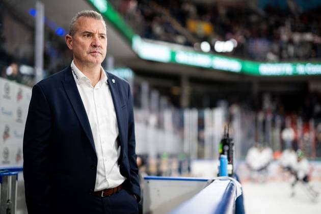 14 11 2025 Ice Hockey Season 2025 2026 Penny DEL Nuremberg Ice Tigers Icetigers Eisbären Berlin ThHa xthxhax Serge Aubin Coach, Head Coach, Headcoach, Eisbären Berlin, EBB Warmup
