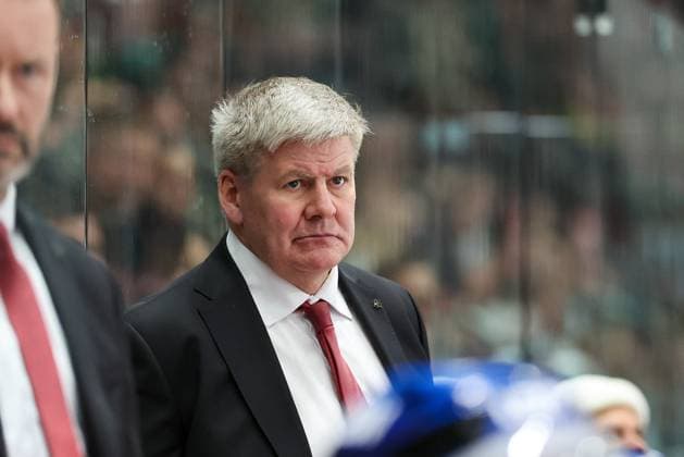 Head Coach Bill Peters Augsburger Panther , Augsburger Panther vs Straubing Tigers, 18 Matchday, Ice Hockey, Penny DEL, 14 11 2025 Augsburg Bayern Germany Copyright: xkolbert-press DunjaxDietrichx