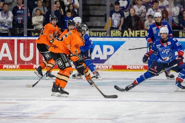 DEL, German Ice Hockey League Season 2025 26, Matchday 19 Adler Mannheim vs Grizzlys Wolfsburg Copyright: xUdoxHerrmannx