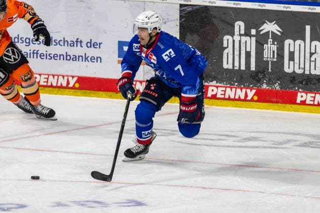 Am Puck: John Gilmour (7, Mannheim)