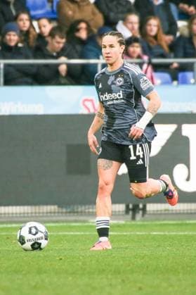 16 11 2025, xgrfx, Fußball DFB Pokal Frauen Achtelfinale , TSG Hoffenheim Eintracht Frankfurt v l Geraldine Reuteler Eintracht Frankfurt DFL DFB REGULATIONS PROHIBIT ANY USE OF PHOTOGRAPHS as IMAGE SEQUENCES and or QUASI VIDEO Dietmar Hopp Stadion