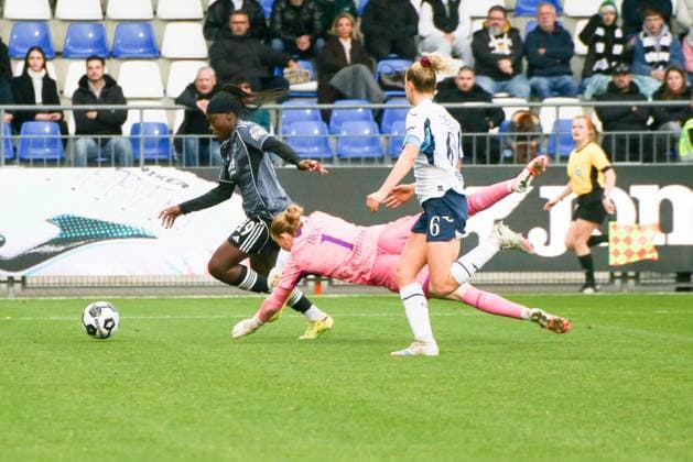 16 11 2025, xgrfx, Soccer DFB Cup Women Round of 16 , TSG Hoffenheim Eintracht Frankfurt v l Goal, Nicole Anyomi Eintracht Frankfurt DFL DFB REGULATIONS PROHIBIT ANY USE OF PHOTOGRAPHS as IMAGE SEQUENCES and or QUASI VIDEO Dietmar Hopp Stadion