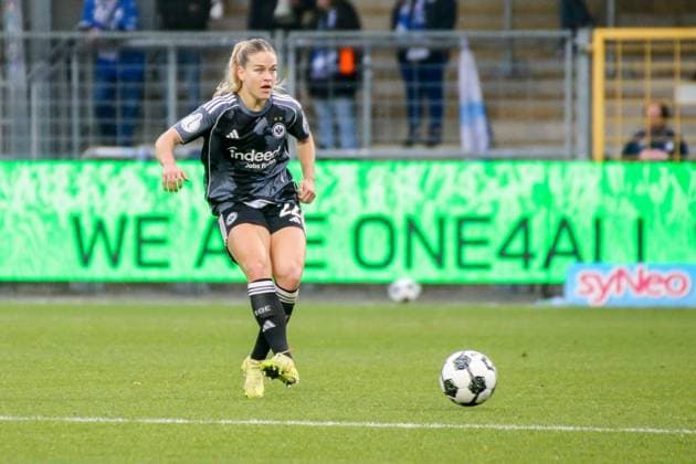16 11 2025, xgrfx, Fußball DFB Pokal Frauen Achtelfinale , TSG Hoffenheim Eintracht Frankfurt v l Nadine Riesen Eintracht Frankfurt DFL DFB REGULATIONS PROHIBIT ANY USE OF PHOTOGRAPHS as IMAGE SEQUENCES and or QUASI VIDEO Dietmar Hopp Stadion