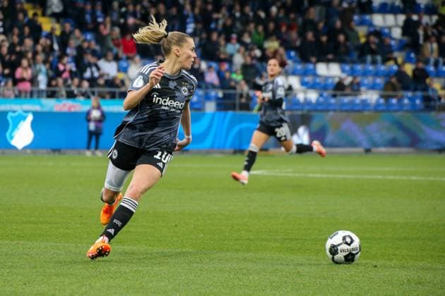 16 11 2025, xgrfx, Fußball DFB Pokal Frauen Achtelfinale , TSG Hoffenheim Eintracht Frankfurt v l Laura Freigang Eintracht Frankfurt DFL DFB REGULATIONS PROHIBIT ANY USE OF PHOTOGRAPHS as IMAGE SEQUENCES and or QUASI VIDEO Dietmar Hopp Stadion