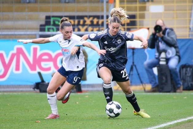 16 11 2025, xgrfx, Fußball DFB Pokal Frauen Achtelfinale , TSG Hoffenheim Eintracht Frankfurt v l Jill Janssens TSG Hoffenheim , Nadine Riesen Eintracht Frankfurt DFL DFB REGULATIONS PROHIBIT ANY USE OF PHOTOGRAPHS as IMAGE SEQUENCES and or QUASI VIDEO Dietmar Hopp Stadion