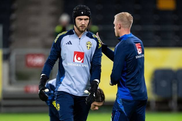 251117 Goalkeeper Noel Törnqvist of the Swedish men s national football team during a training session on November 17, 2025 in Stockholm Photo Jesper Zerman BILDBYRAN kod JZ JZ0647 fotboll football soccer fotball vm kval kval fifa world cup qualifier qualifier träning practice training sverige sweden sverige a bbeng  Copyright: JESPERxZERMAN BB251117JZ007