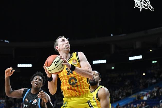 Justin Bean ALBA Berlin, 34 GER, Alba Berlin vs Science City Jena, Basketball, BBL Cup, 2025 2026 season, quarter-finals, 17 11 2025 GER, Alba Berlin vs Science City Jena, Basketball, BBL Cup, 2025 2026 season, quarter-finals, 17 11 2025 Berlin Copyright: xEibner-Pressefoto RyanxSleimanx EP_RSN