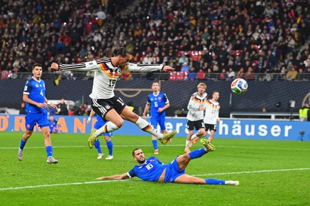 Goal Leroy SANE GER to 4 0, Action Goal kick against David HANCKO SVK Soccer international, World Cup Qualification Group A Matchday 06, Germany GER Slovakia SVK on 17 11 2025, RED BULL ARENA