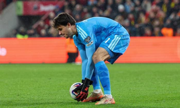 Belgium s goalkeeper Senne Lammens pictured in action during a soccer game between Belgium s Red Devils and Liechtenstein, the last FIFA World Cup, WM, Weltmeisterschaft, Fussball 2026 qualification match, in Liege on Tuesday 18 November 2025. VIRGINIExLEFOUR x142536128x