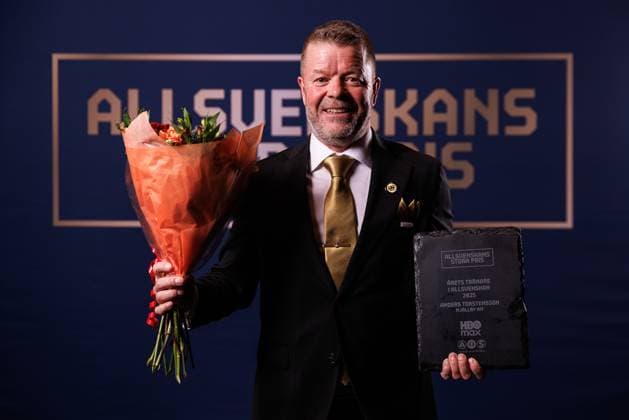 251119 Mjällbys coach Anders Torstensson poses for a portrait with the award for Coach of the Year during Allsvenskans Grand Prize on November 19, 2025 in Stockholm  Copyright: CAISAxRASMUSSEN BB251119BB496