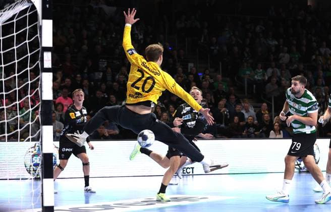 Mathias Gidsel scores a goal against goalkeeper Andre Bergsholm Kristensen duel Match scene Action Sport Handball CL Champions League Champions League Men 8 Matchday Season 2025 2026 20 11 2025 Füchse Berlin vs Sporting CP Lisbon LCP at Max Schmeling Halle