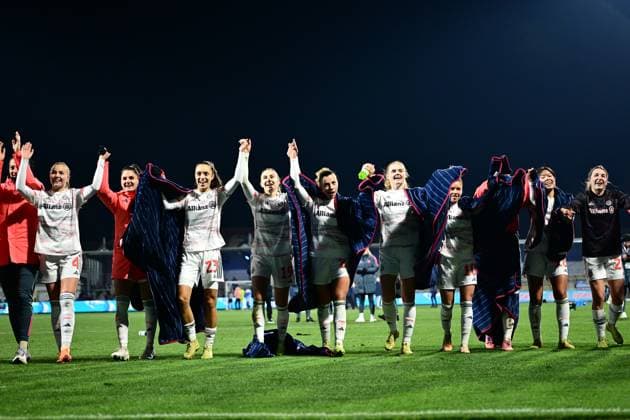 Glodis Perla Viggosdottir 4 FC Bayern Munich , Jovana Damnjanovic 9 FC Bayern Munich , Natalia Padilla Bidas 23 FC Bayern Munich , Barbara Dunst 28 FC Bayern Munich , Momoko Tanikawa 18 FC Bayern Munich , Stine Ballisager 3 FC Bayern Munich , Katharina Naschenweng 19 FC Bayern Munich , Arianna Caruso 27 FC Bayern Munich and Linda Dallmann 10 FC Bayern Munich celebrate together Players celebrate together Copyright: xspeedshotx