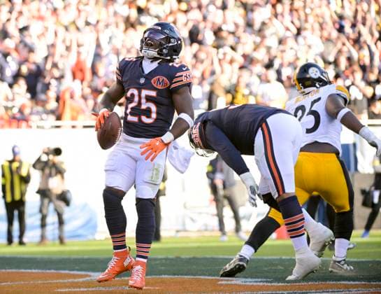 Chicago Bears running back Kyle Monangai (25) celebrates his fourth quarter touchdown against the Pittsburgh Steelers at Soldier Field in Chicago on Sunday, November 23, 2025. The Bears defeated the Steelers 31-28. CHI20251123120 MARKxBLACK