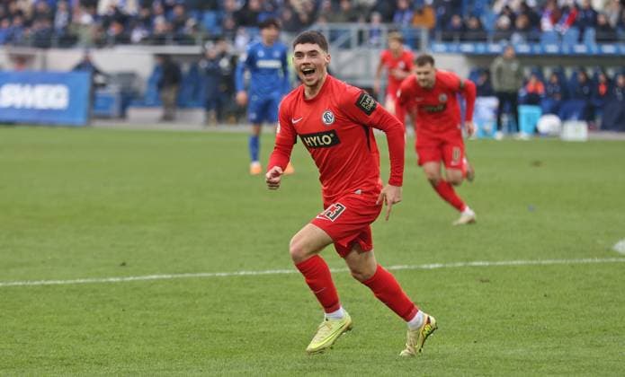 23 11 2025, Football, Men, 2 Bundesliga, Season 2025 2026, Karlsruher SC SV 07 Elversberg, Felix Keidel SV 07 Elversberg celebrates his winning goal for 3 2 in Karlsruhe Karlsruhe BBBank Wildpark Baden Württemberg Germany DEU Copyright: xFabianxKleerx