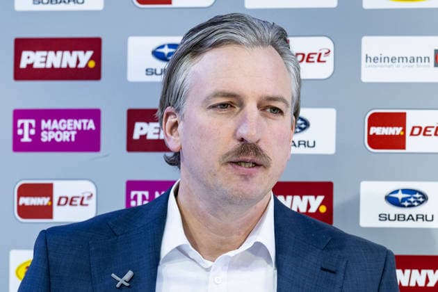 Max Kaltenhauser Co Coach, EHC Red Bull Muenchen in an interview with Magentasport Portrait Portraet GER, EHC Red Bull Muenchen vs Straubing Tigers, Ice Hockey, DEL, 22 Matchday, Season 2025 2026, 25 11 2025 GER, EHC Red Bull Muenchen vs Straubing Tigers, Ice Hockey, DEL, 22 Matchday, Season 2025 2026, 25 11 2025 Muenchen Copyright: xEibner-Pressefoto HeikexFeinerx EP_HFR